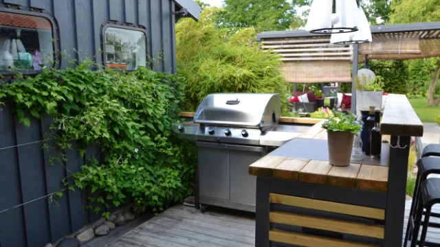 Outdoor Kitchen Design Tips for Modern Backyards